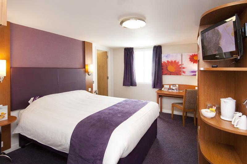 Premier Inn Premier Inn Sandhurst Сендгерст Екстер'єр фото